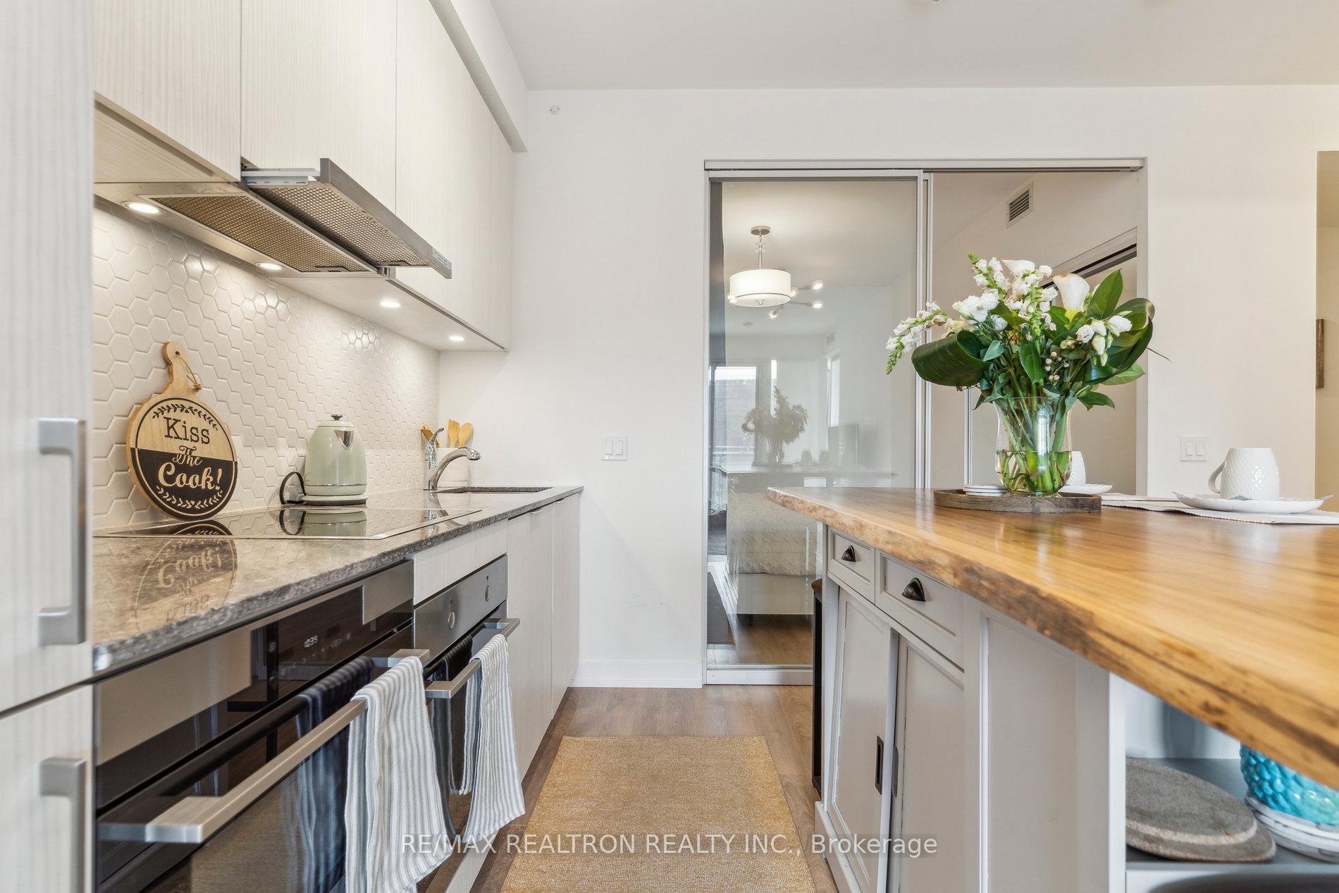 2 Bedrooms Condo at 158 Front, Toronto For sale