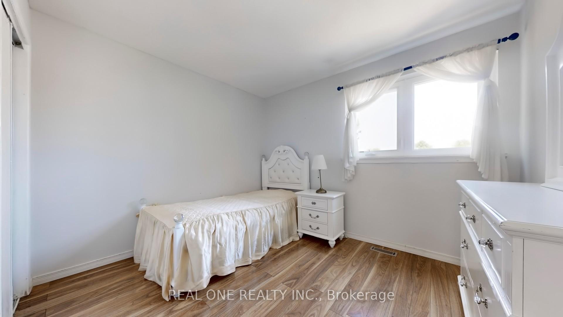 4 Bedrooms Condo at 54 Bonis, Toronto For sale
