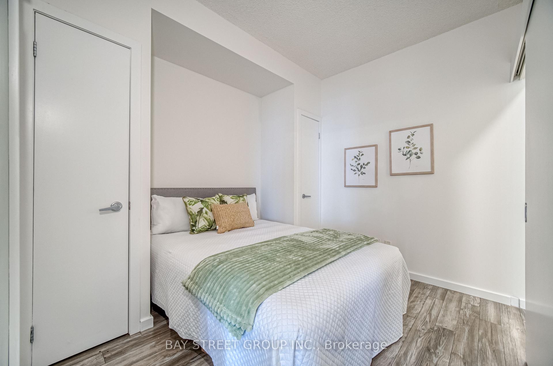 1 Bedroom Condo at 8 York, Toronto For sale