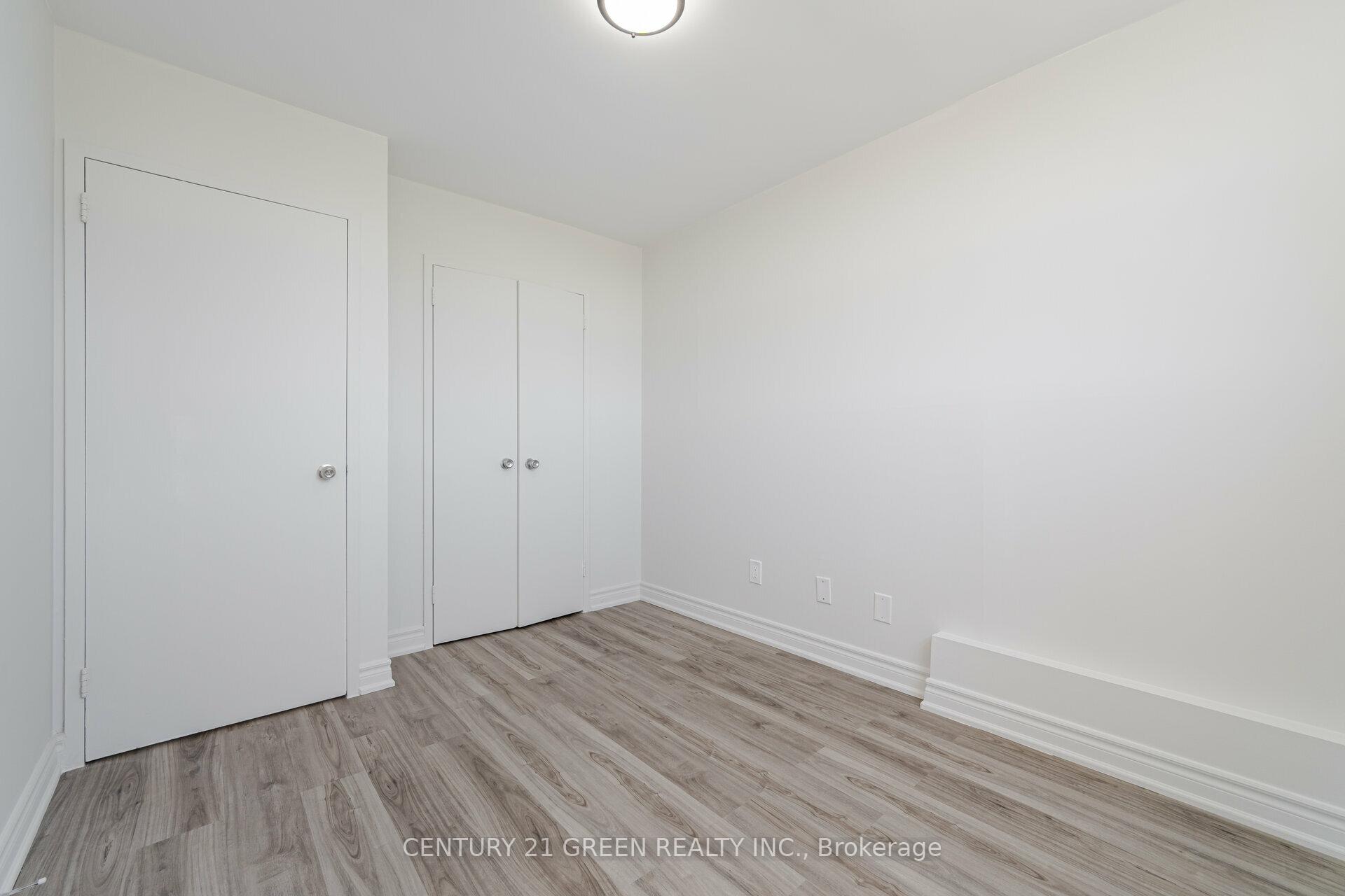4 Bedrooms Condo at 5 Parkway Forest,  Toronto For sale
