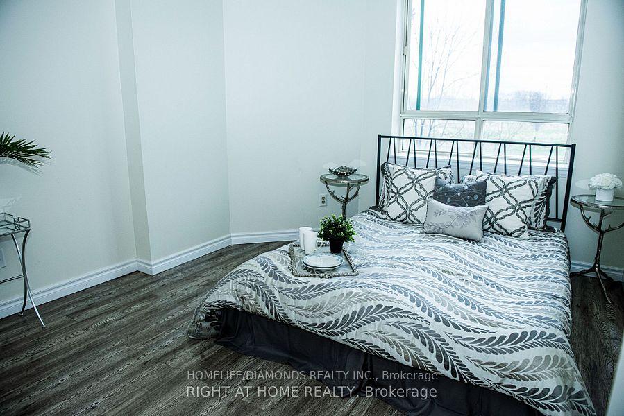 2 Bedrooms Condo at 4205 SHIPP,  Mississauga For sale