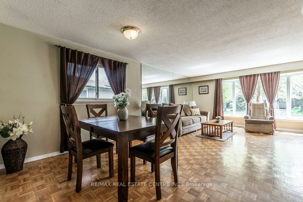 65 Lorne Scots Drive
