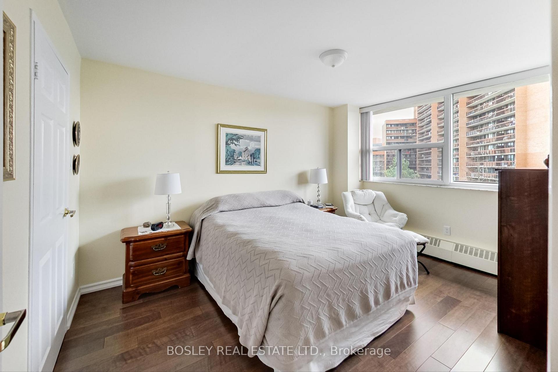 2 Bedrooms Condo at 3501 Glen Erin,  Mississauga For sale