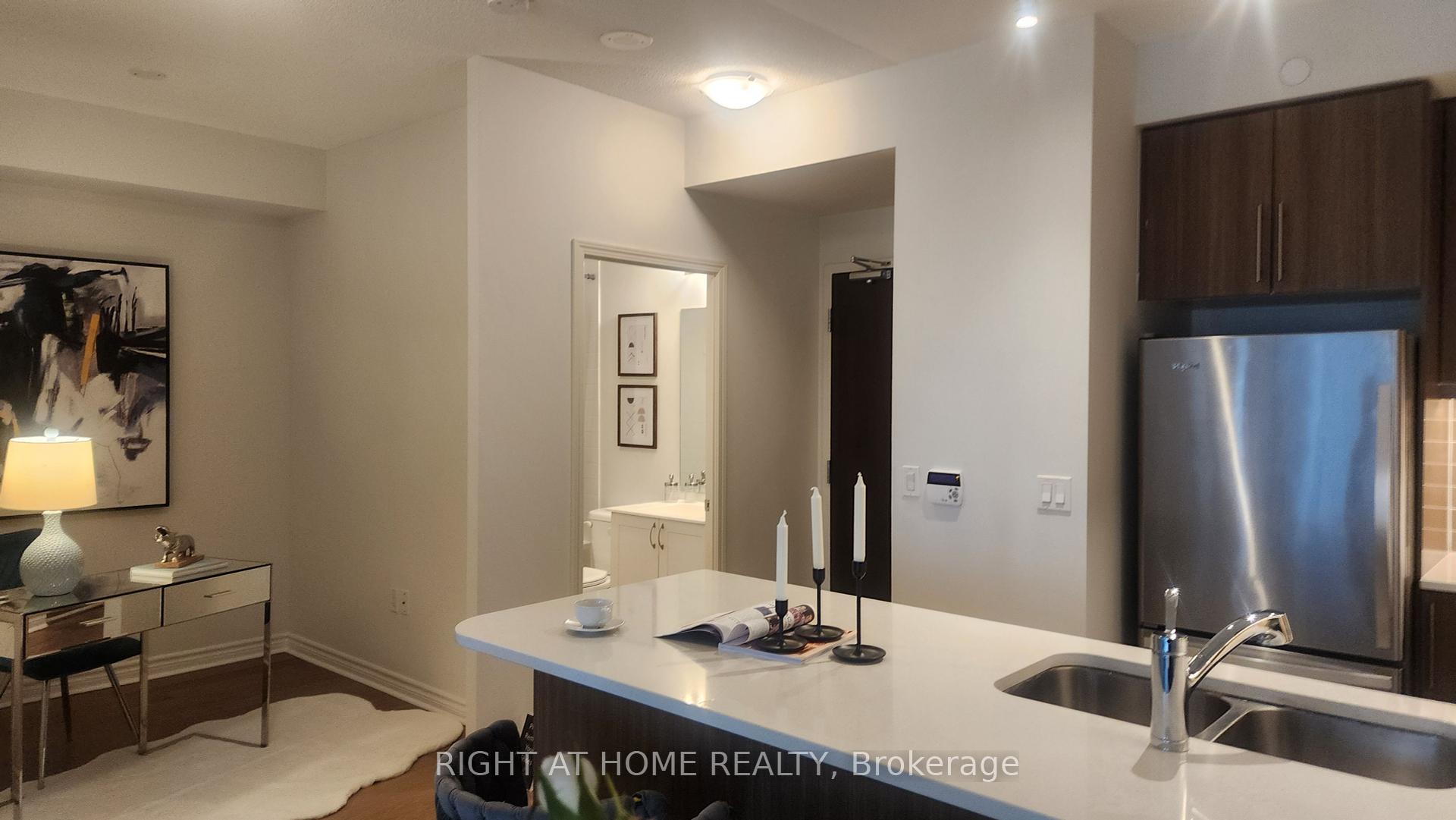 2 Bedrooms Condo at 39 Annie Craig, Toronto For sale
