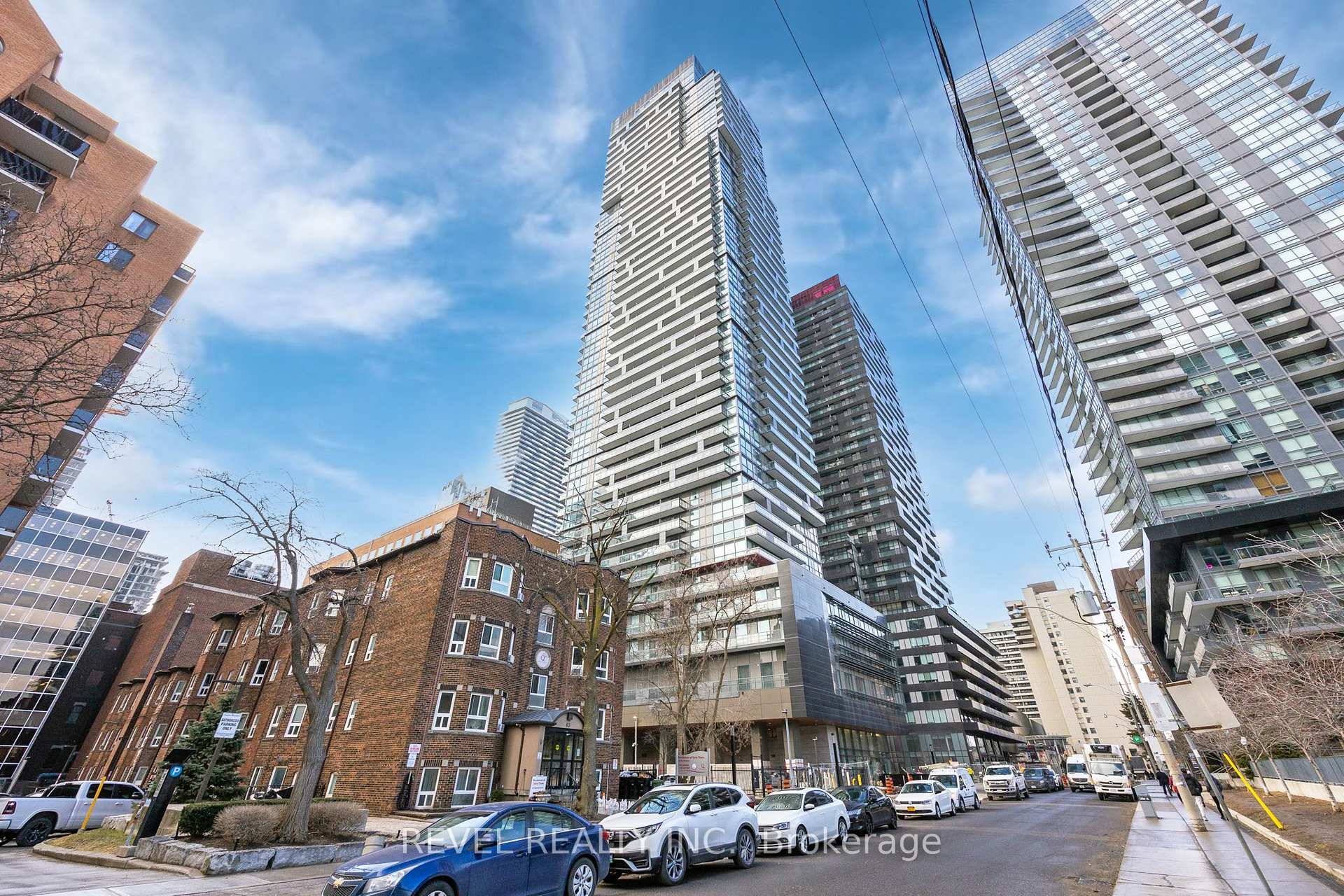 2 Bedrooms Condo at 39 Roehampton, Toronto For sale