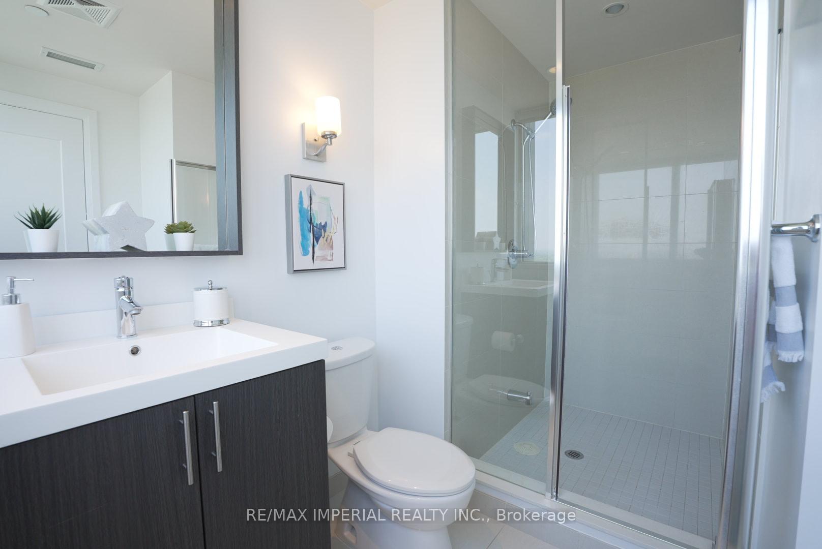 2 Bedrooms Condo at 18 Graydon Hall, Toronto For sale