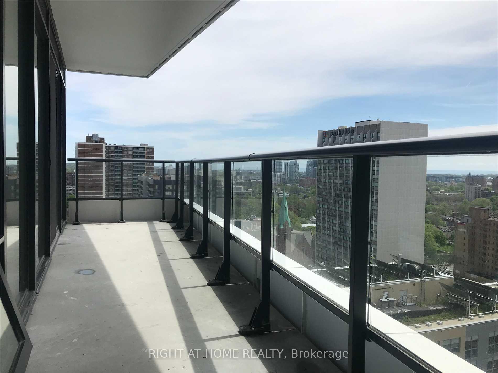 2 Bedrooms Condo at 85 Wood, Toronto For sale