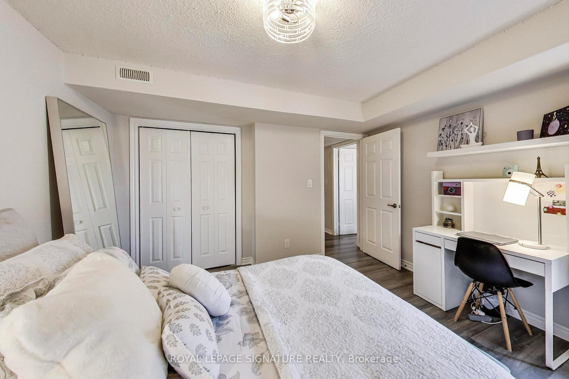 3 Bedrooms Condo at 1460 Bishops, Oakville For sale