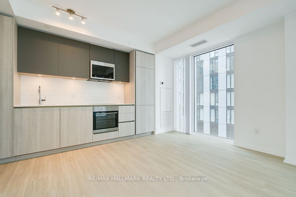 8 Widmer Street