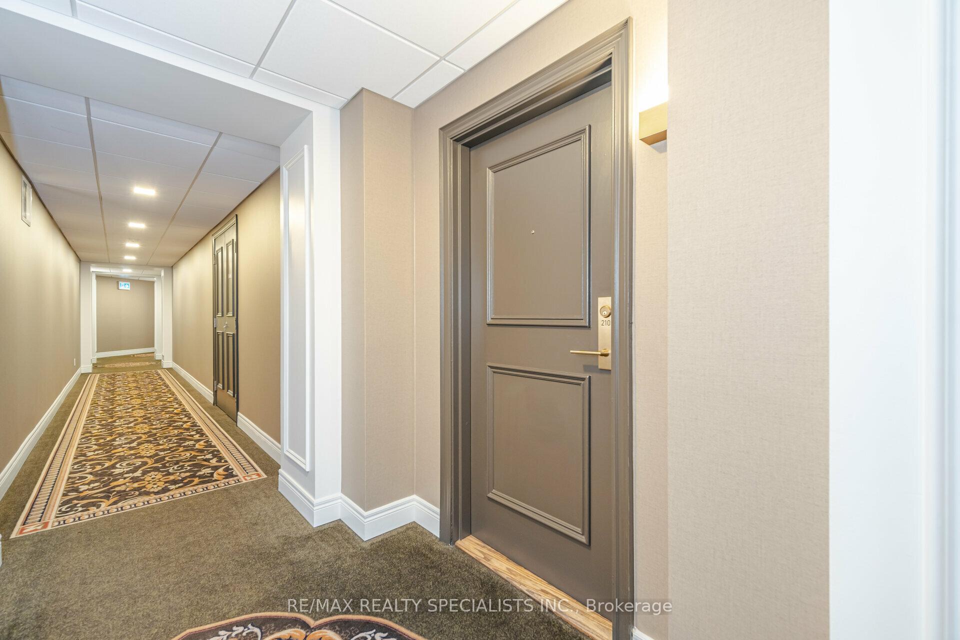 3 Bedrooms Condo at 399 Elizabeth, Burlington For sale