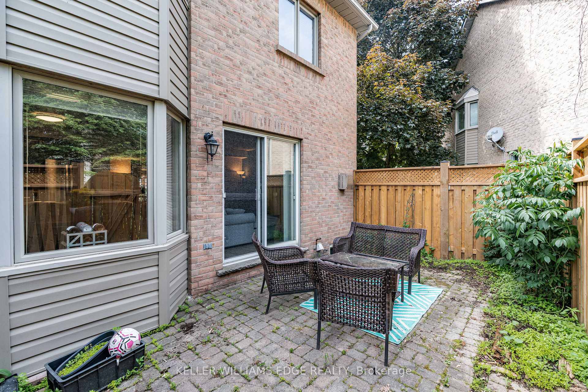 3 Bedrooms Condo at 320 Hamilton, Hamilton For sale