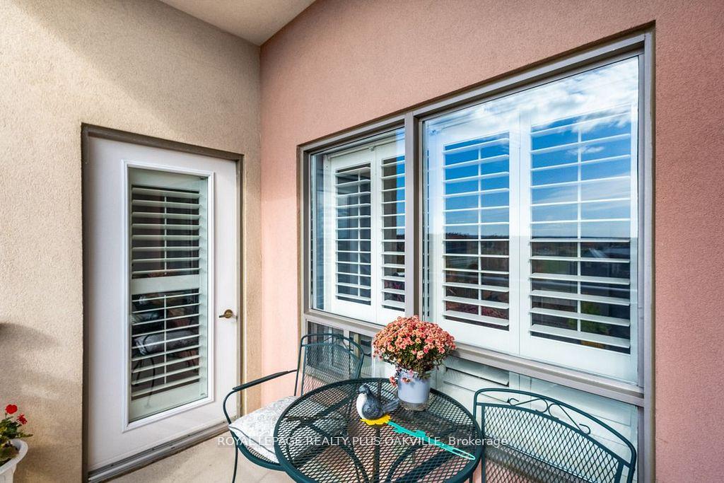 2 Bedrooms Condo at 1499 Nottinghill, Oakville For sale