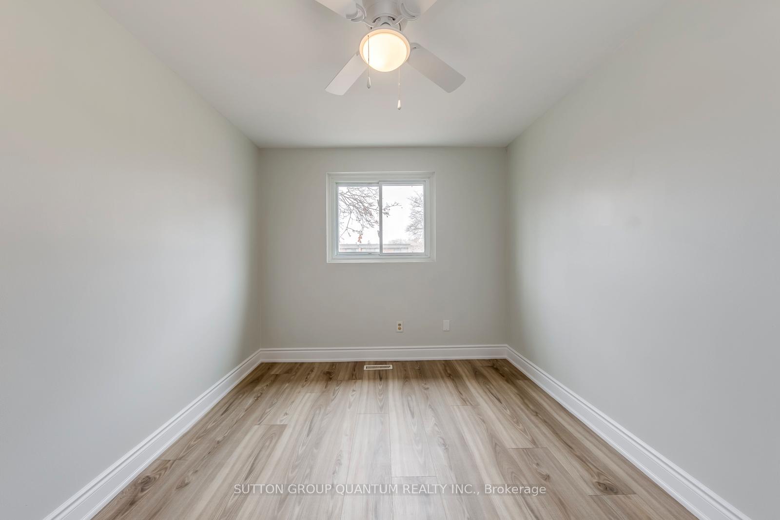 4 Bedrooms Condo at 1221 Dundix, Mississauga For sale