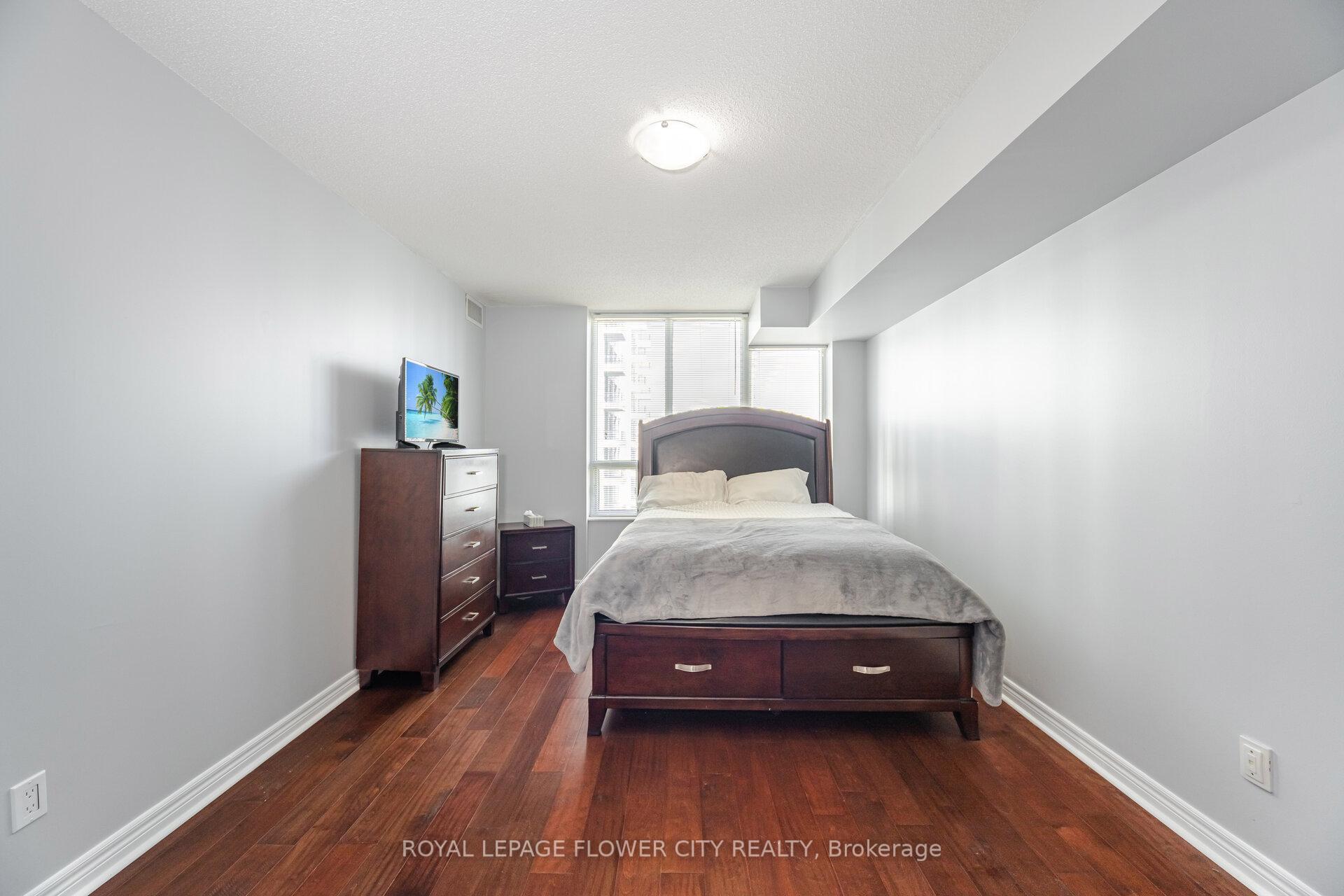 2 Bedrooms Condo at 156 Enfield, Mississauga For sale