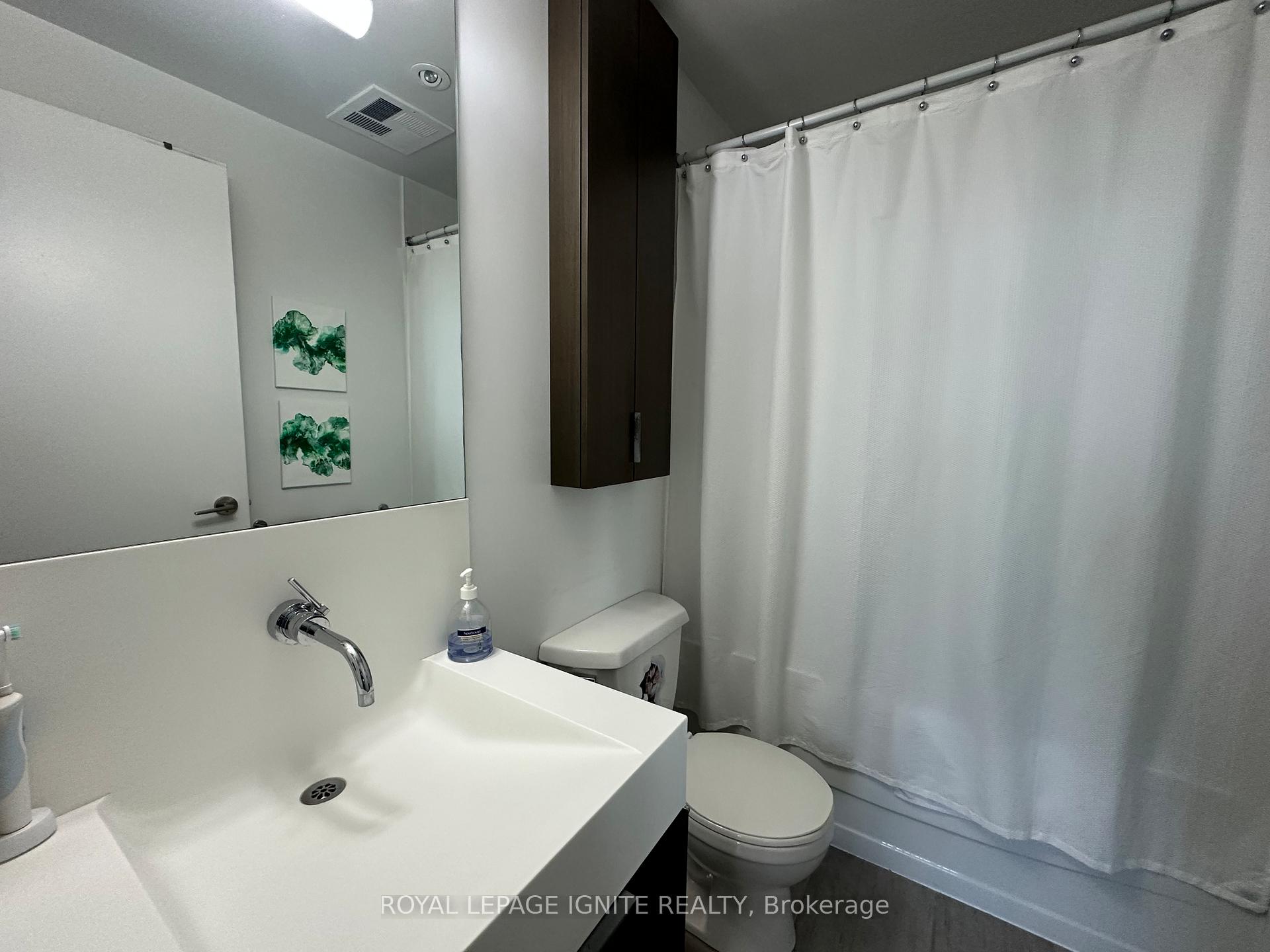 2 Bedrooms Condo at 110 Charles, Toronto For sale