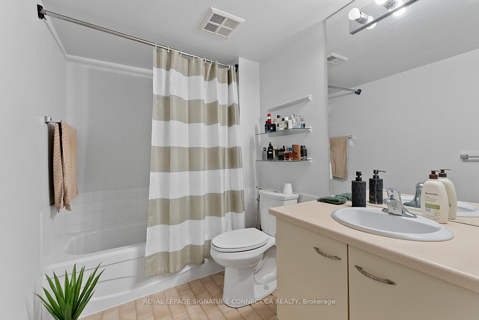 2 Bedrooms Condo at 25 The Esplanade, Toronto For sale