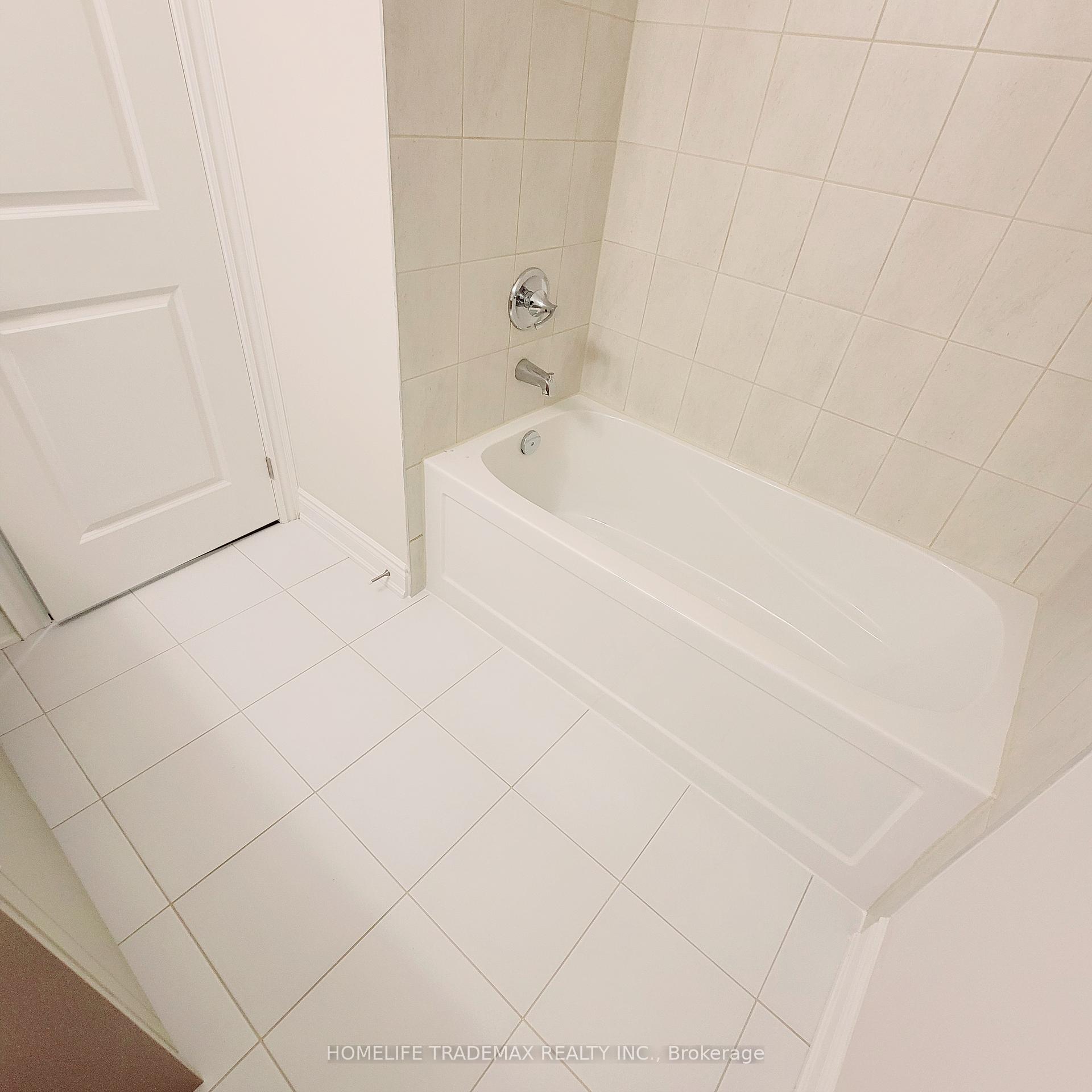 3 Bedrooms Condo at 15 Lunar, Mississauga For sale