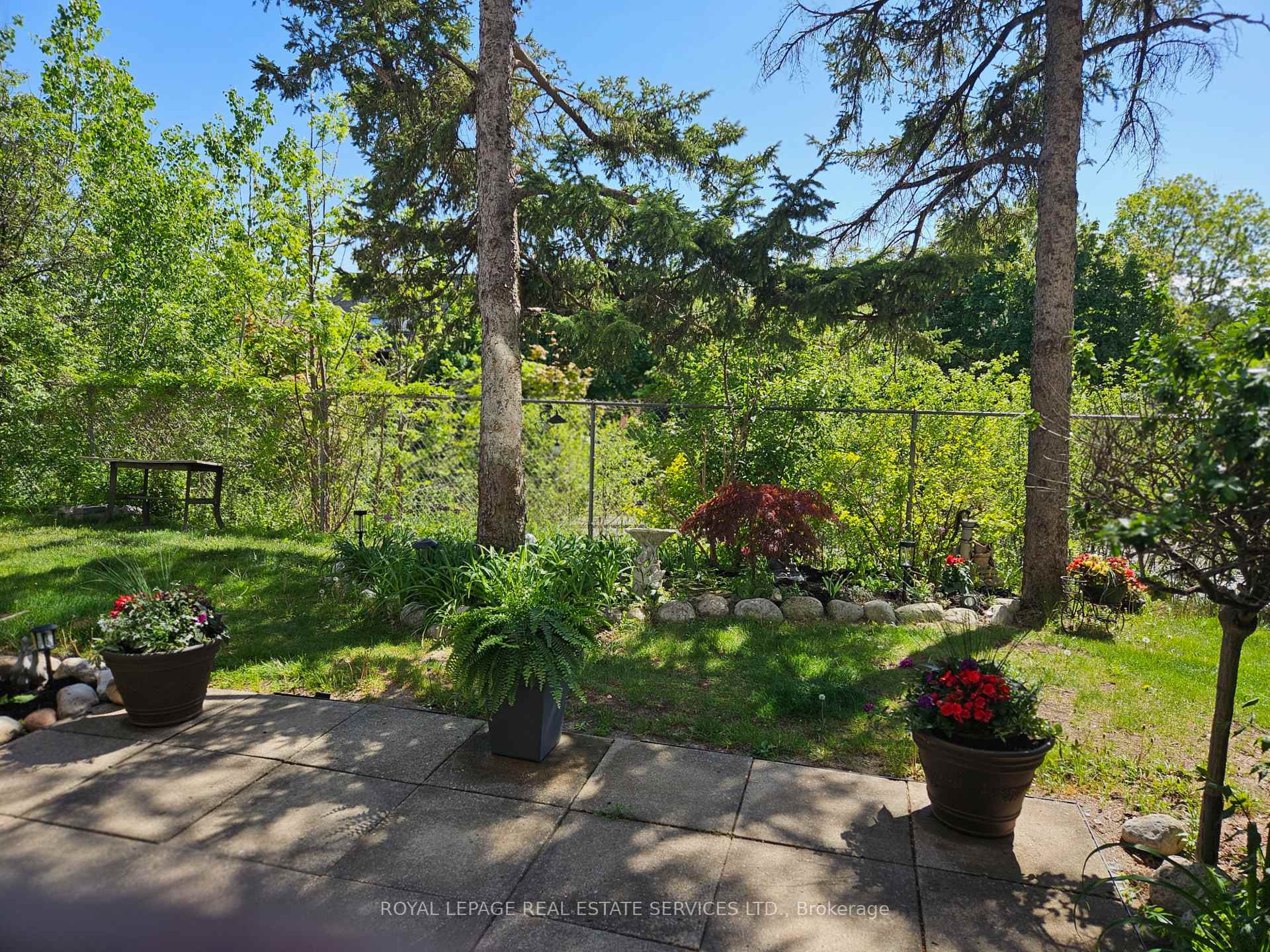 3 Bedrooms Condo at 1008 Falgarwood, Oakville For sale
