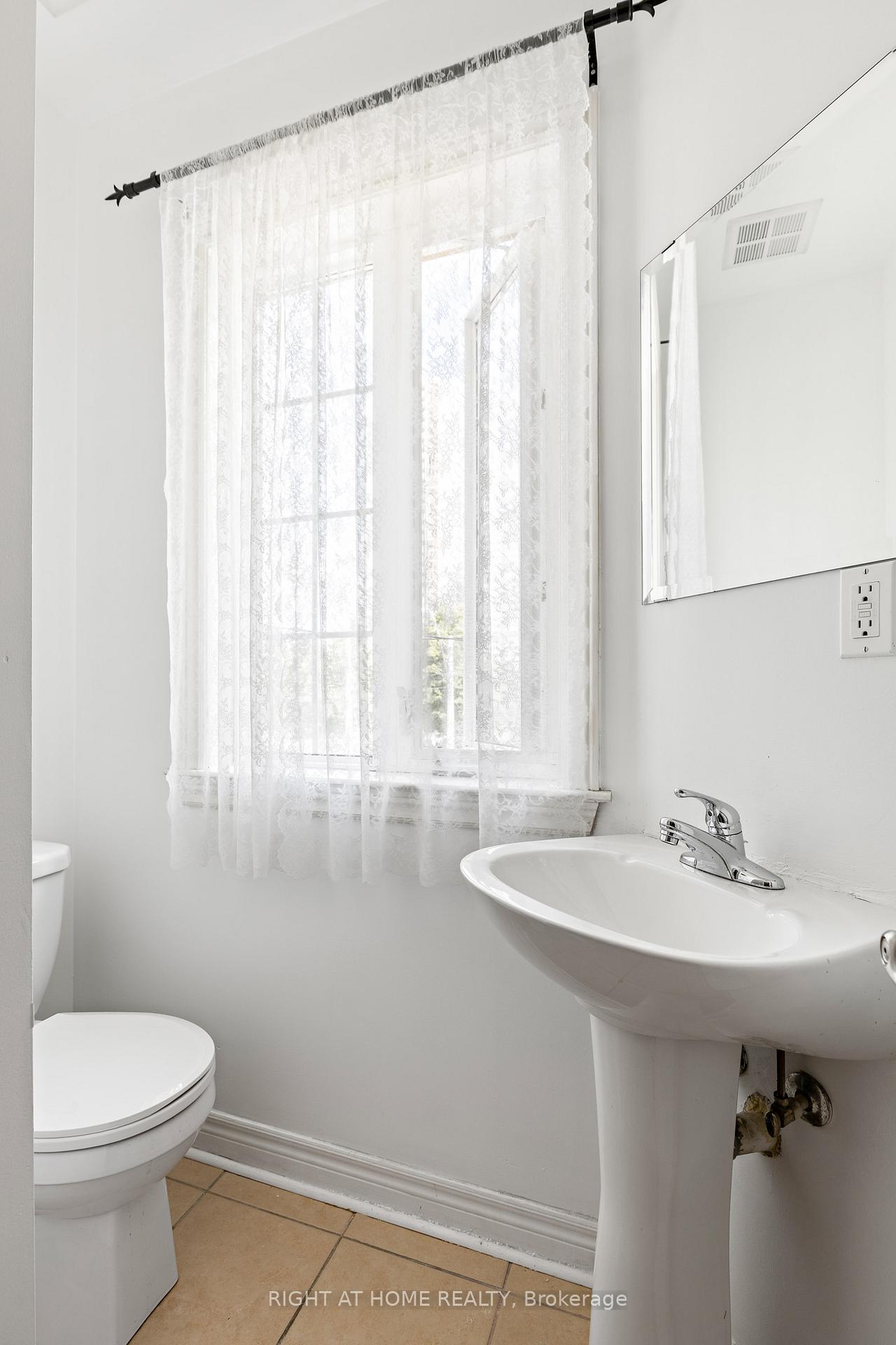 3 Bedrooms Condo at 205 Wellesley, Toronto For sale