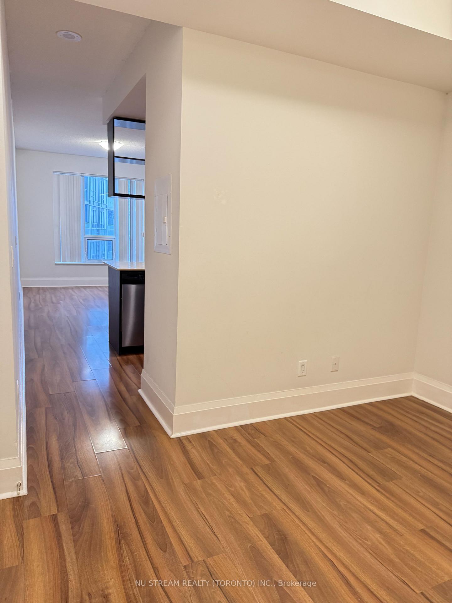 2 Bedrooms Condo at 100 Harrison Garden,  Toronto For sale