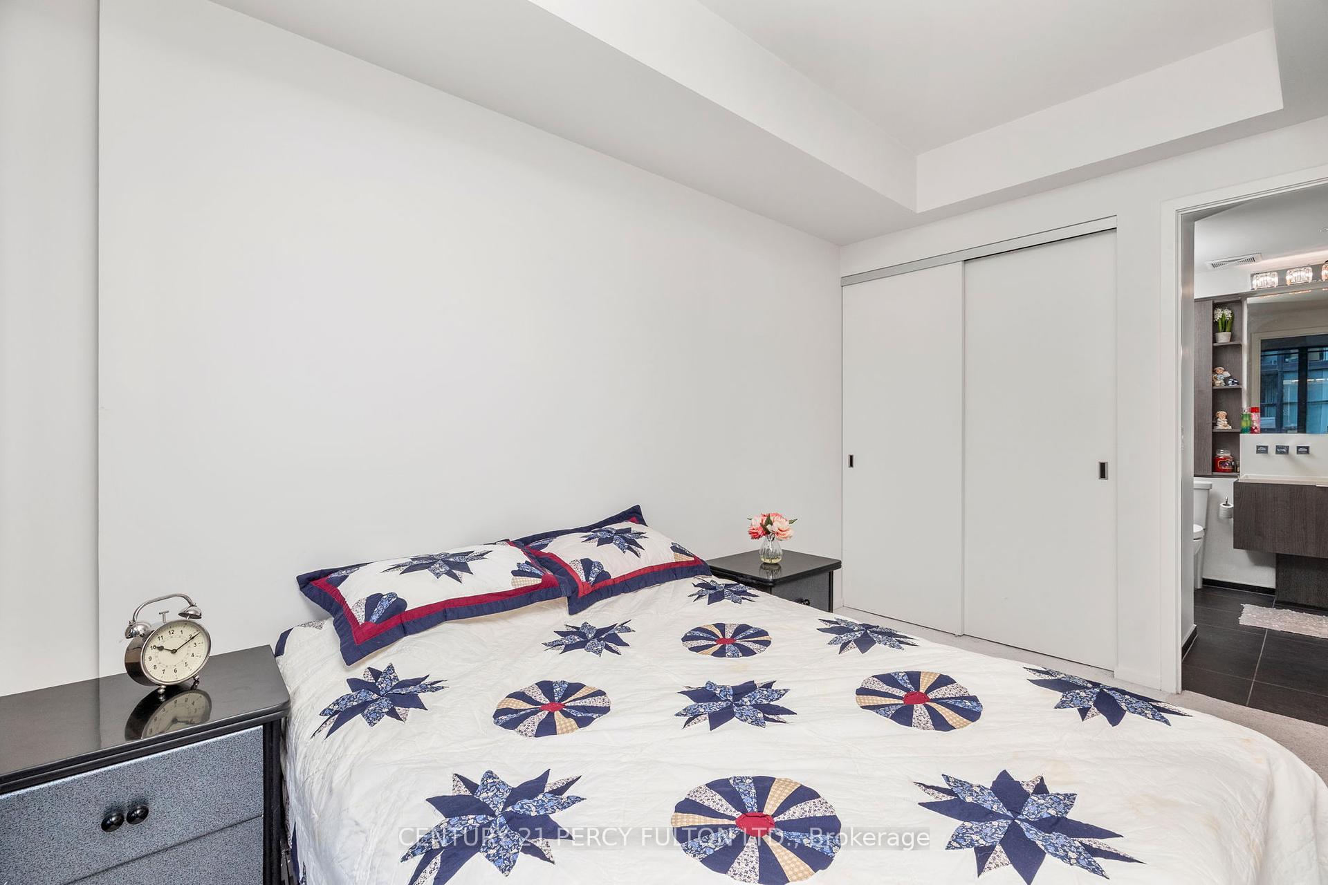 2 Bedrooms Condo at 101 Charles, Toronto For sale