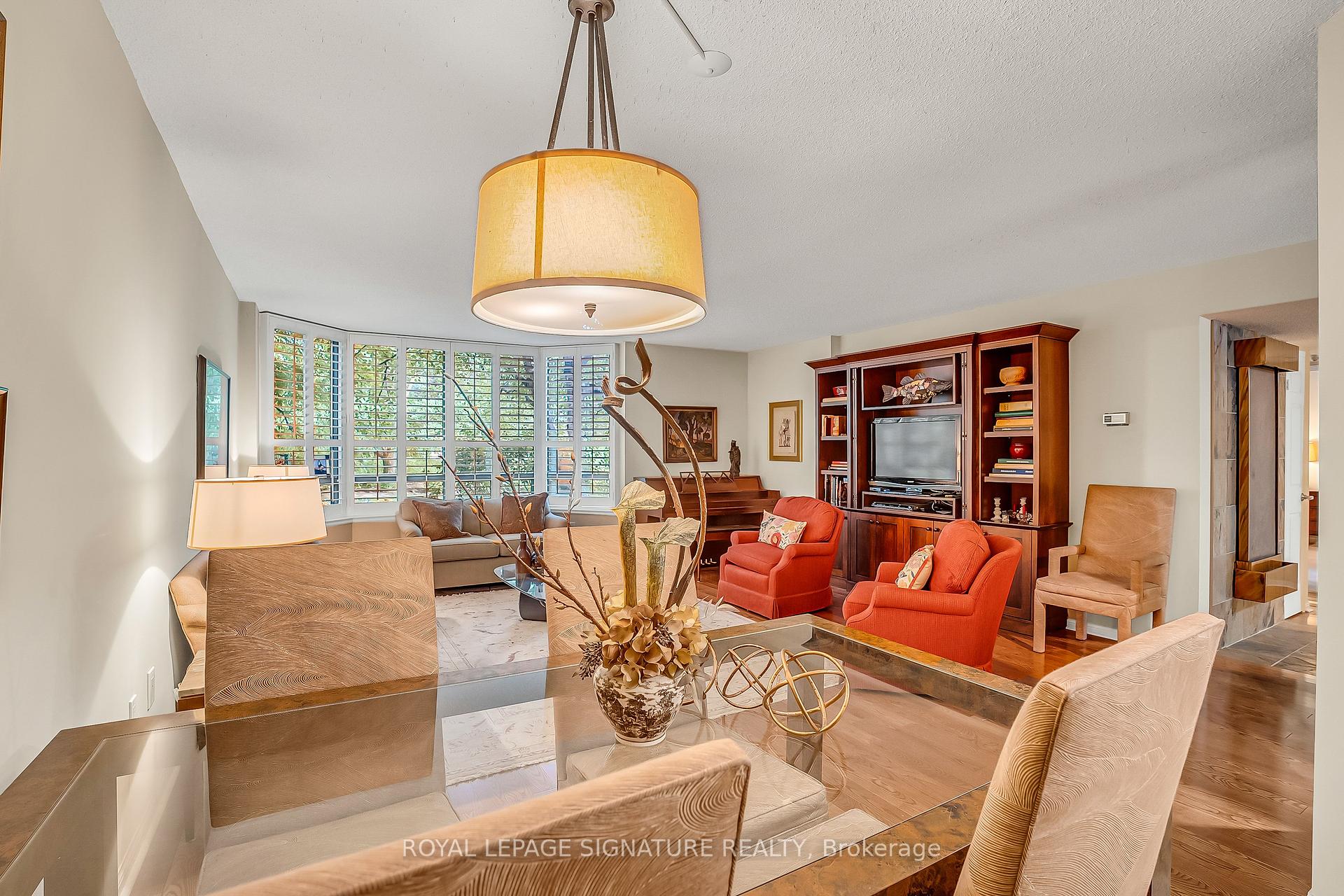 2 Bedrooms Condo at 245 The Donway, Toronto For sale