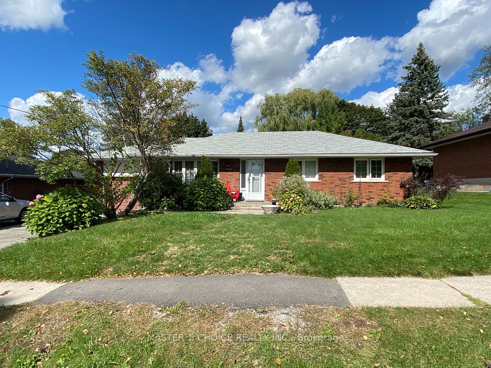 906 Walnut