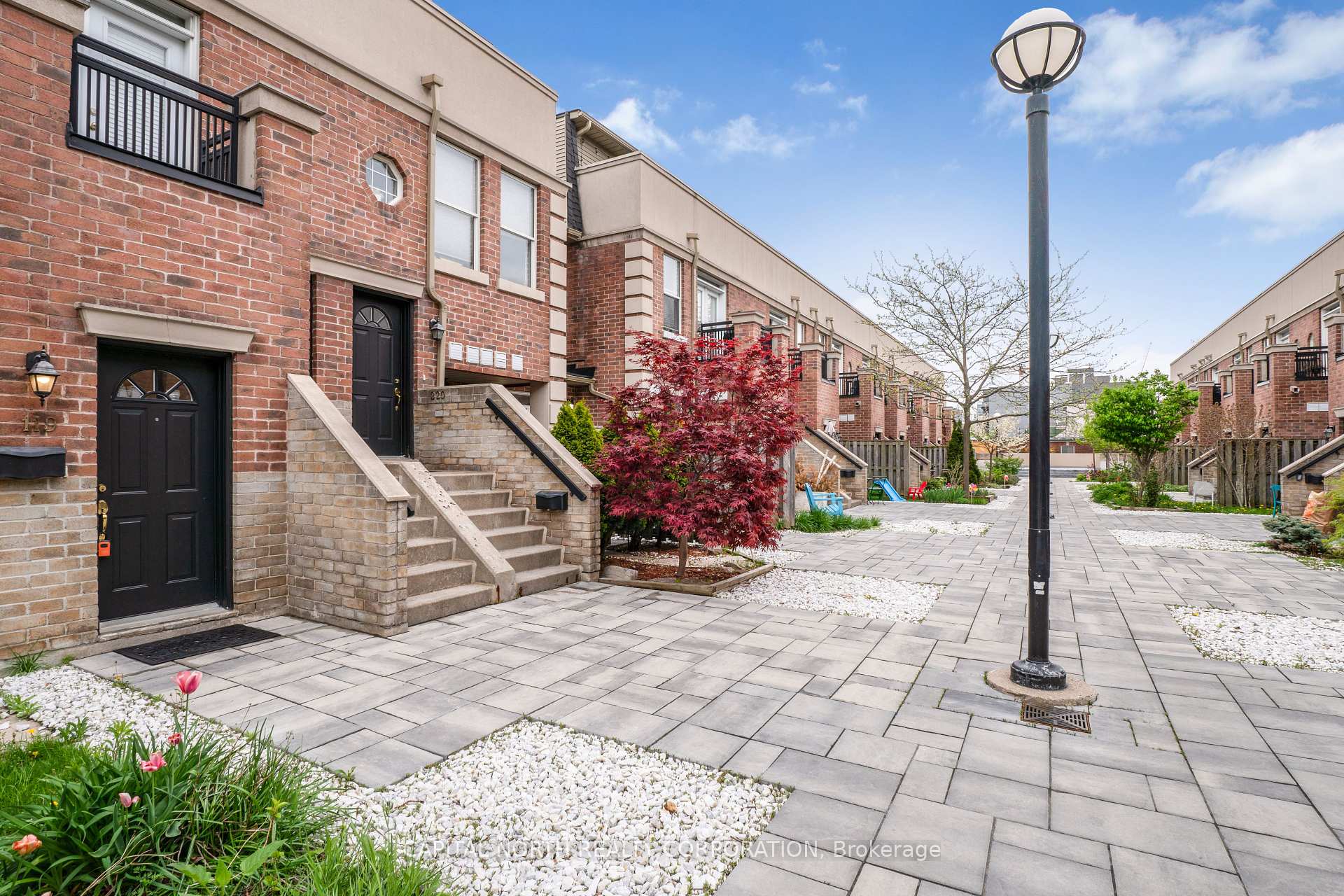 3 Bedrooms Condo at 51 Halton, Toronto For sale