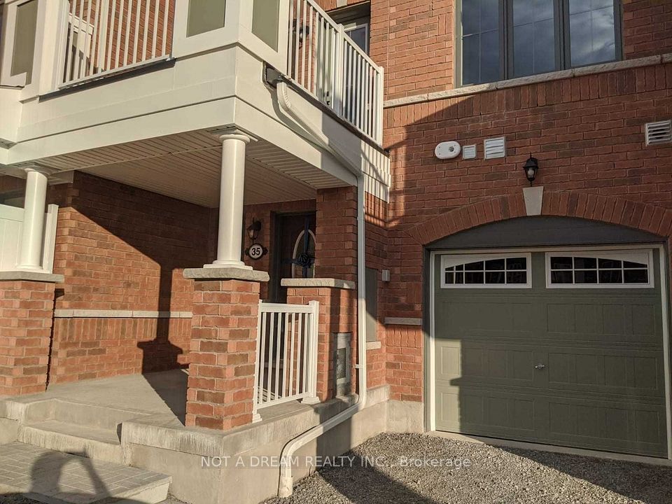 35 Bluegill Crescent, Whitby, ON L1P 0E4