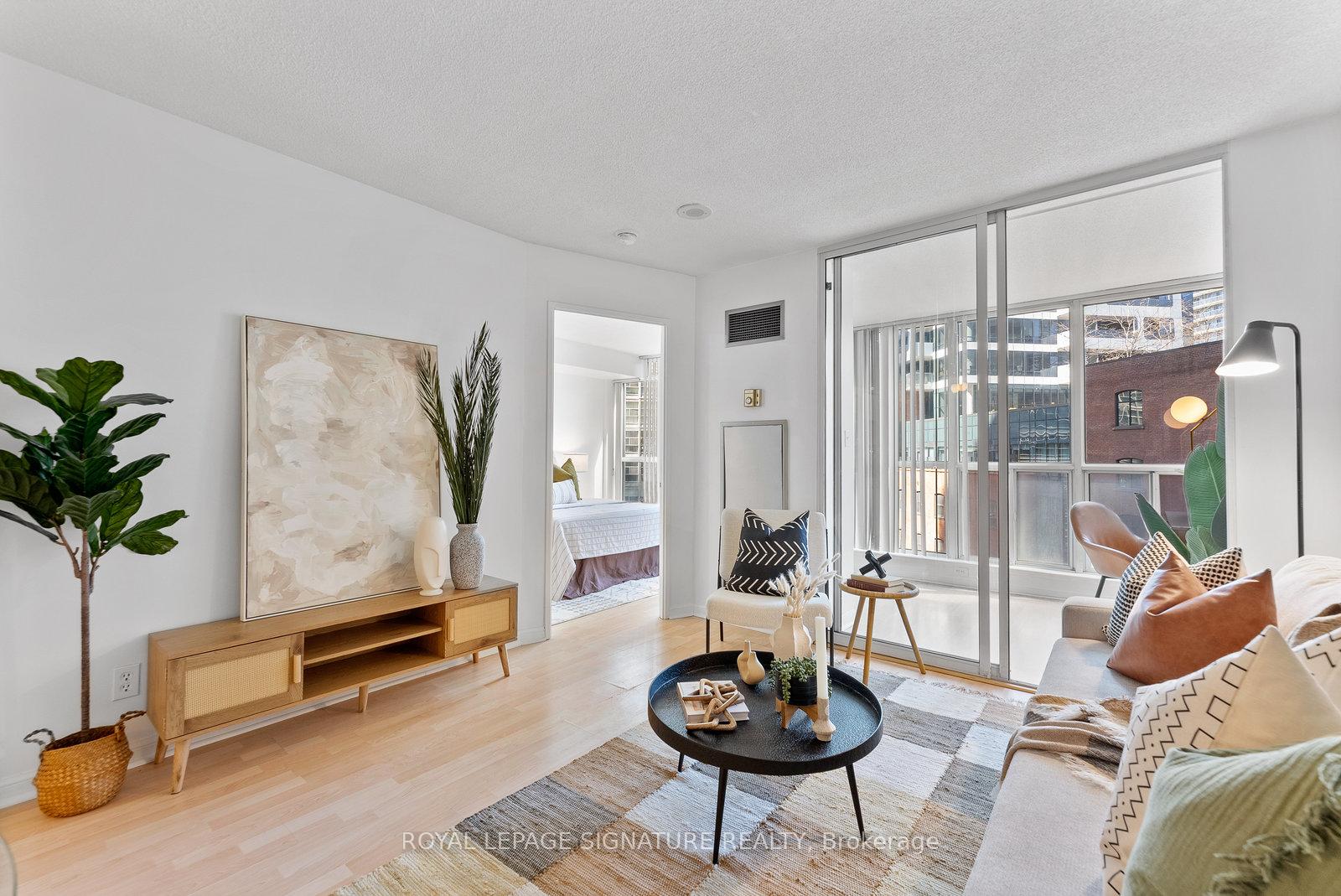 2 Bedrooms Condo at 24 Wellesley, Toronto For sale