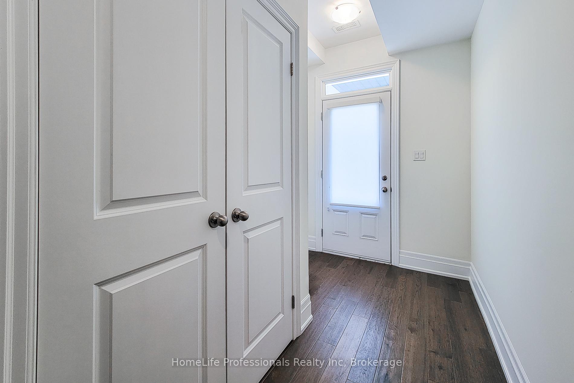 3 Bedrooms Condo at 111 Wilson, Hamilton For sale