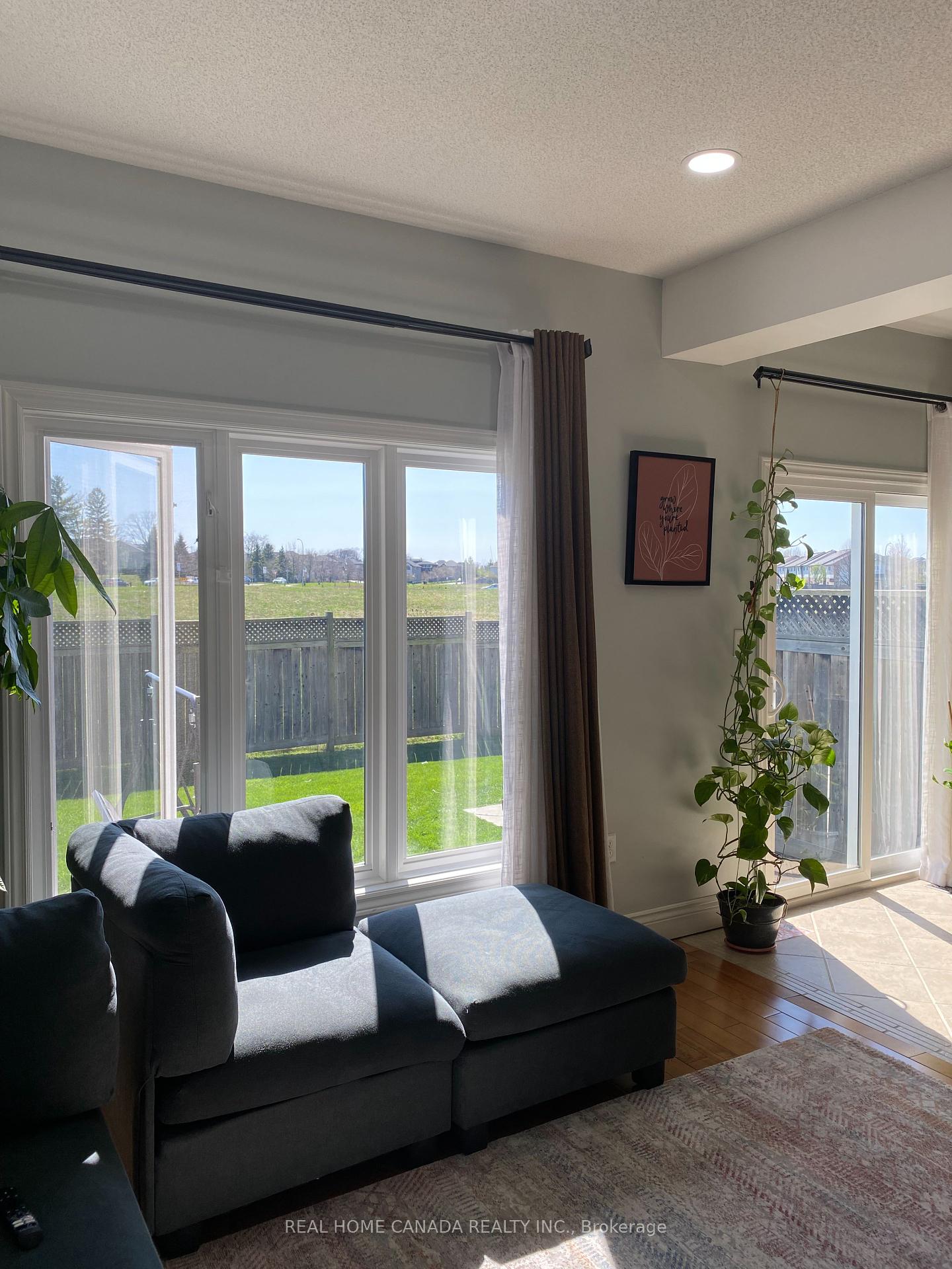 3 Bedrooms Condo at 370 Stonehenge,  Hamilton For sale