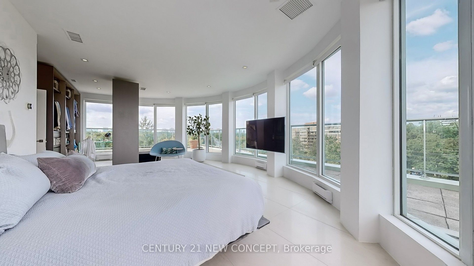 1 Watergarden Way N, #501
