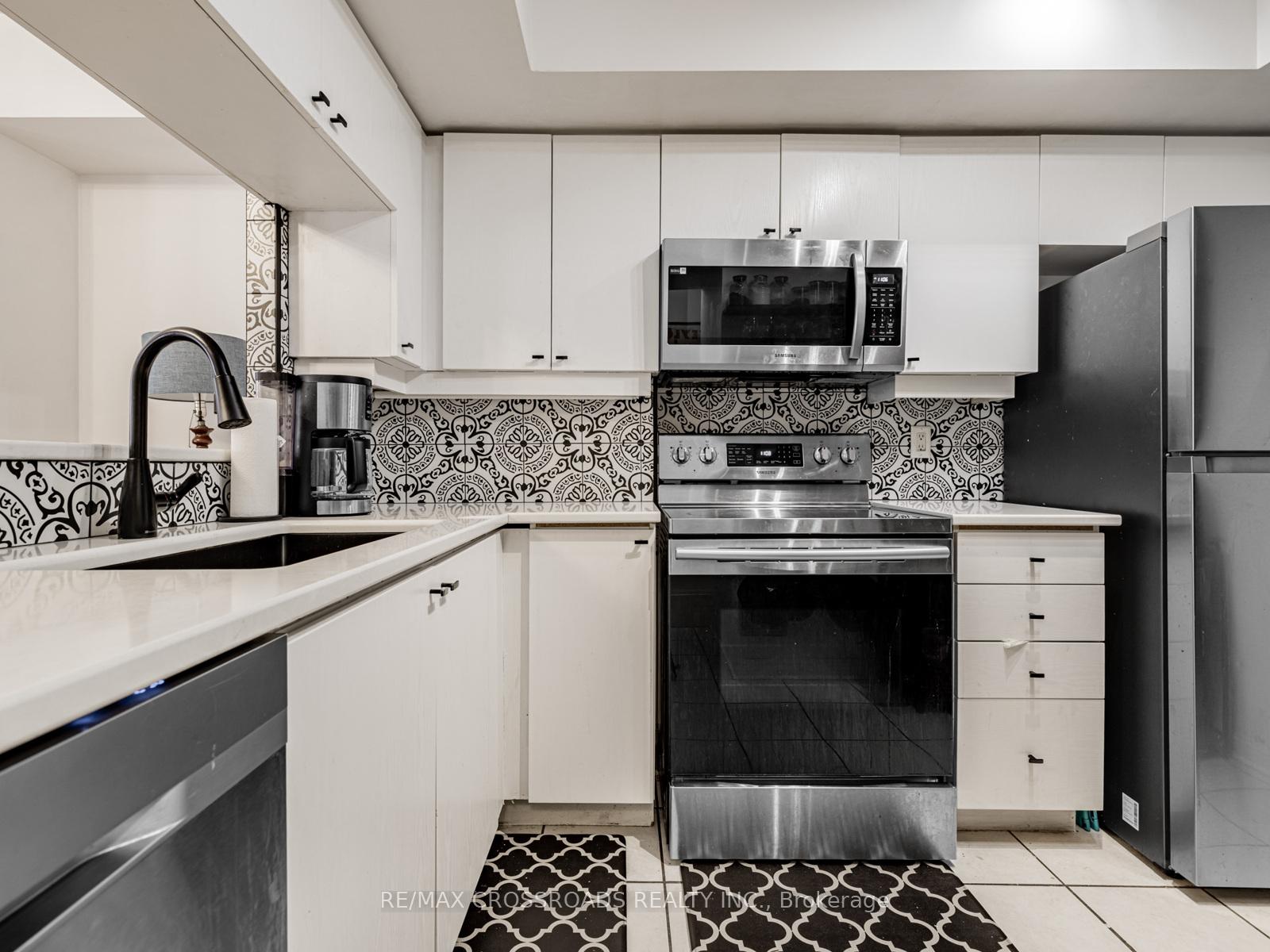 2 Bedrooms Condo at 5 Everson, Toronto For sale