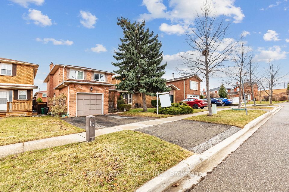 89 Dumfries Avenue, Brampton, ON L6Z 2X1