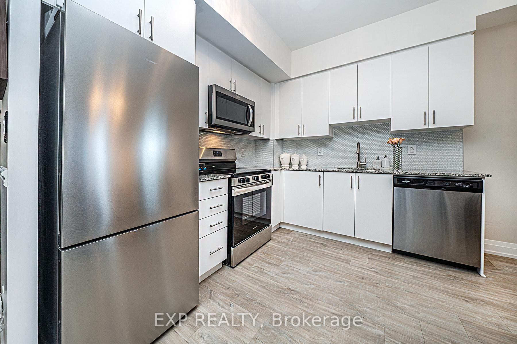 2 Bedrooms Condo at 3600 Highway 7, Vaughan For sale