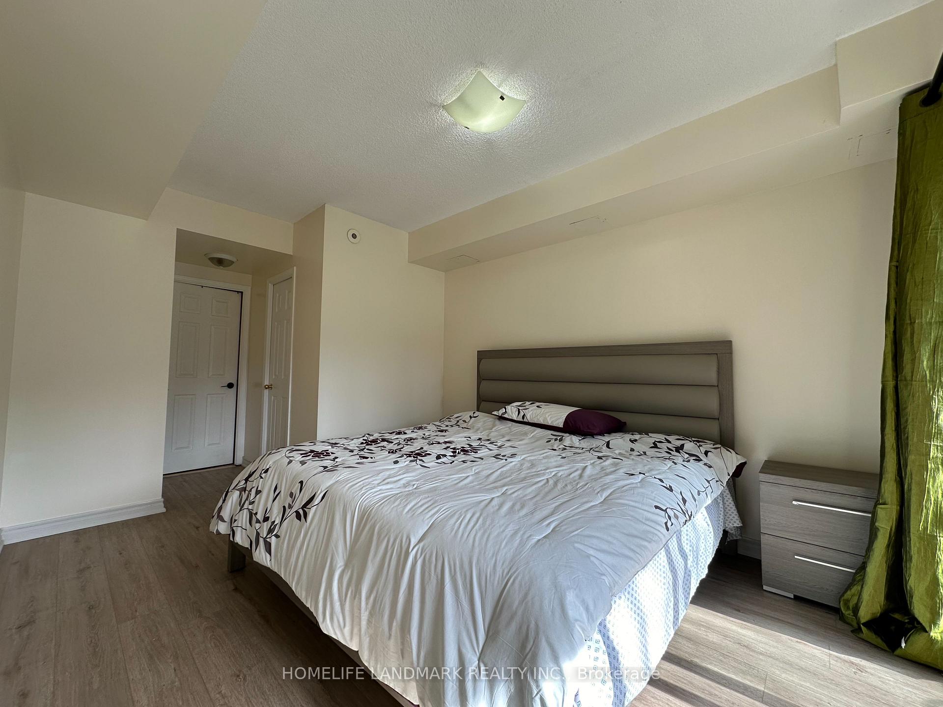 3 Bedrooms Condo at 3043 Finch,  Toronto For sale