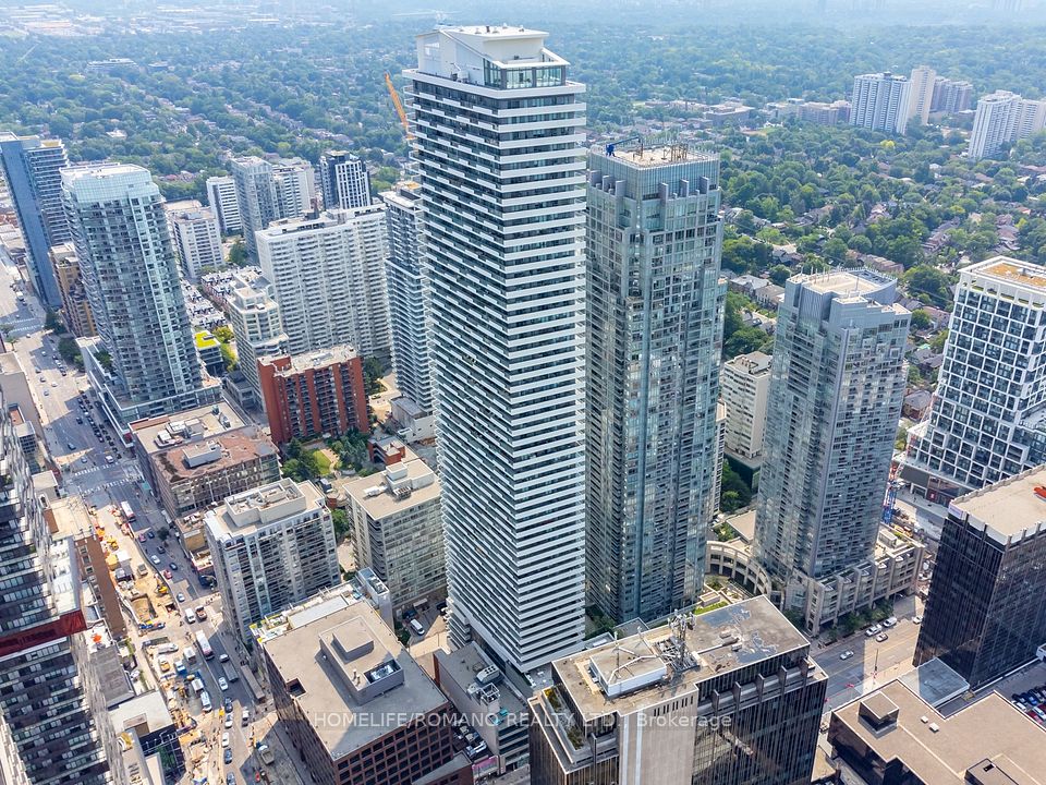 2221 Yonge