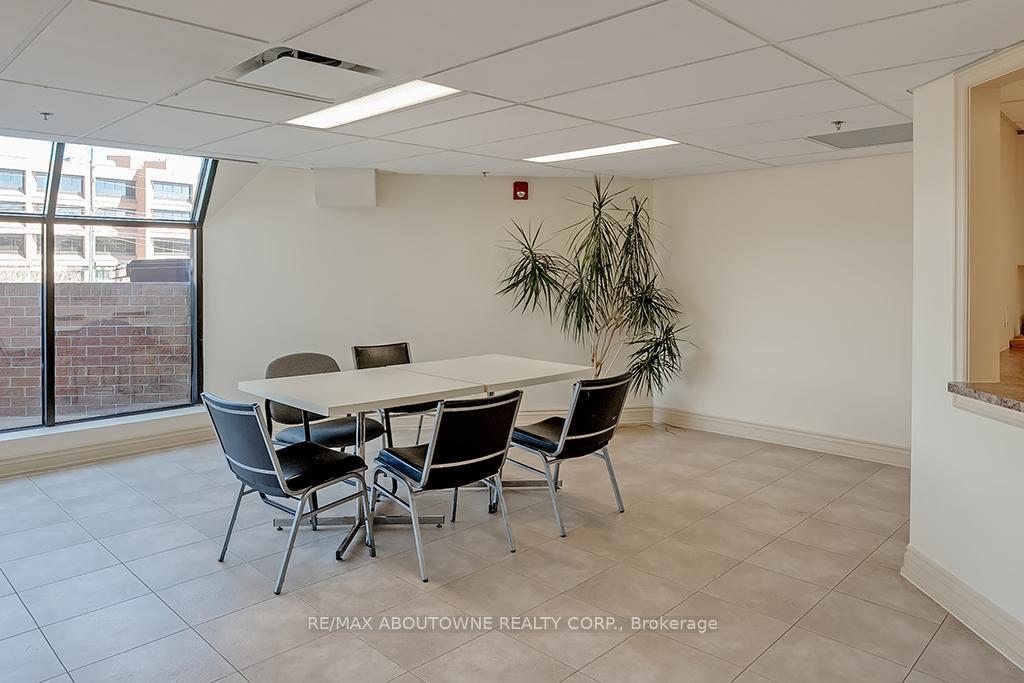 2 Bedrooms Condo at 1230 Marlborough,  Oakville For sale