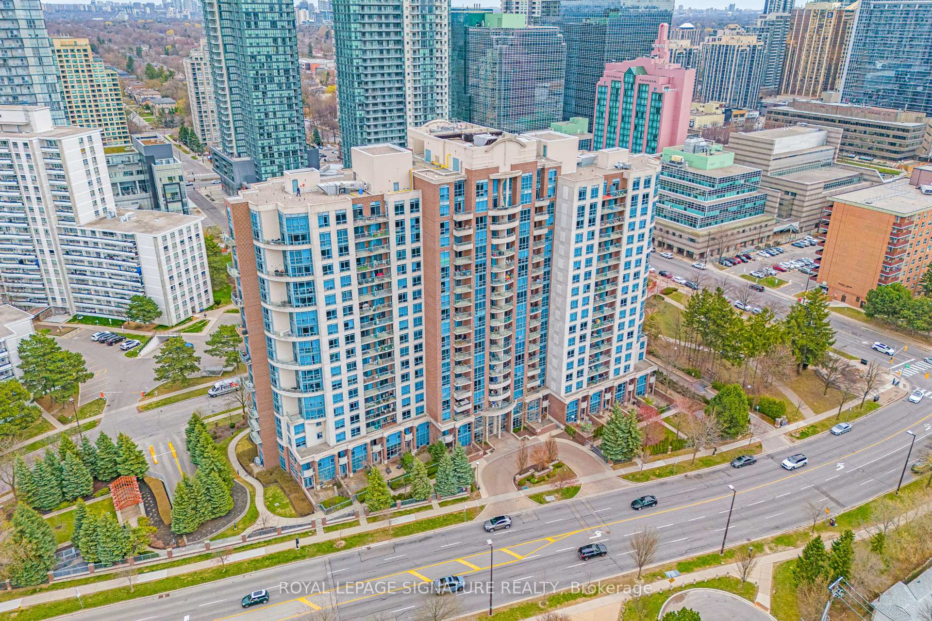 2 Bedrooms Condo at 233 Beecroft, Toronto For sale