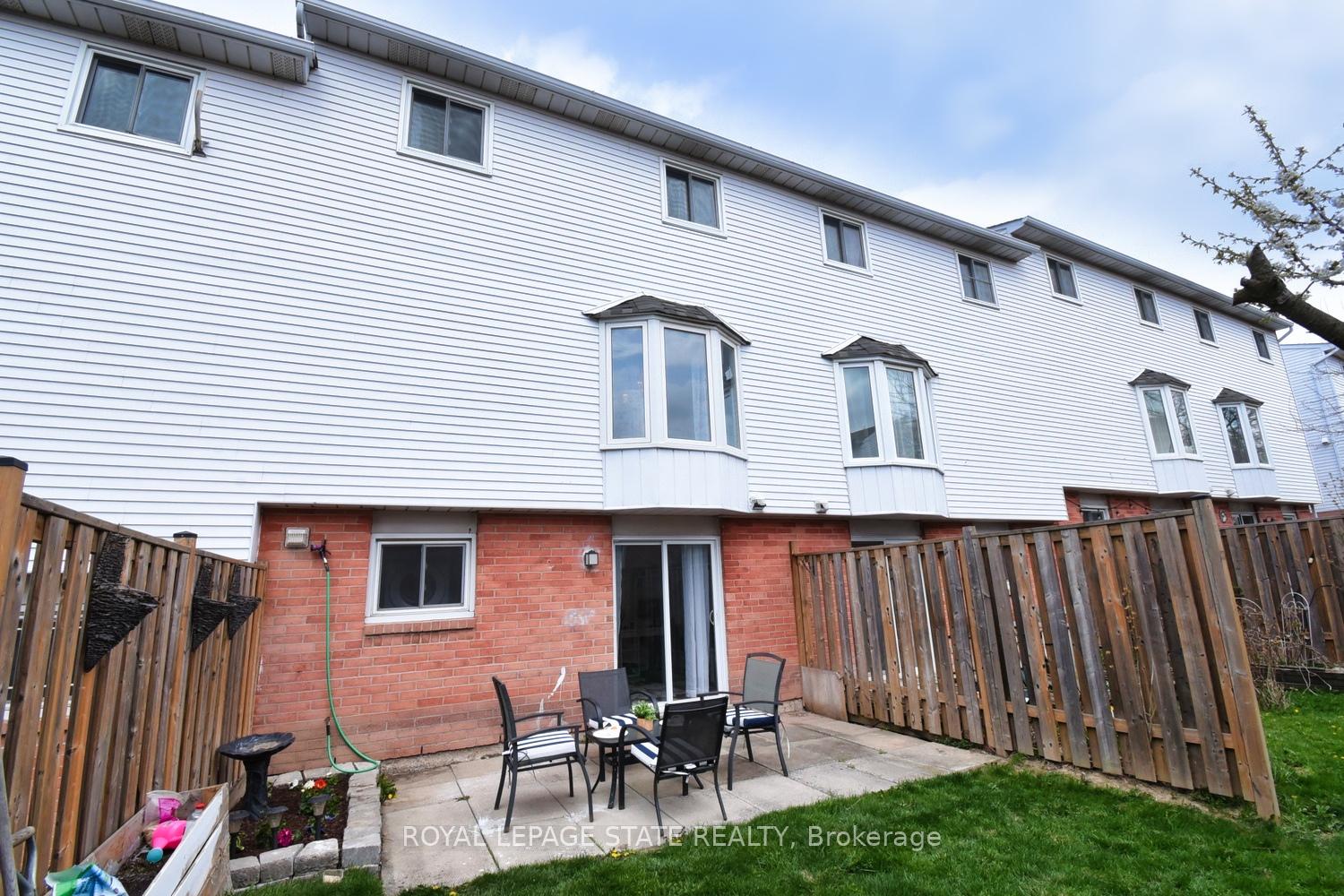 3 Bedrooms Condo at 1255 Upper Gage,  Hamilton For sale
