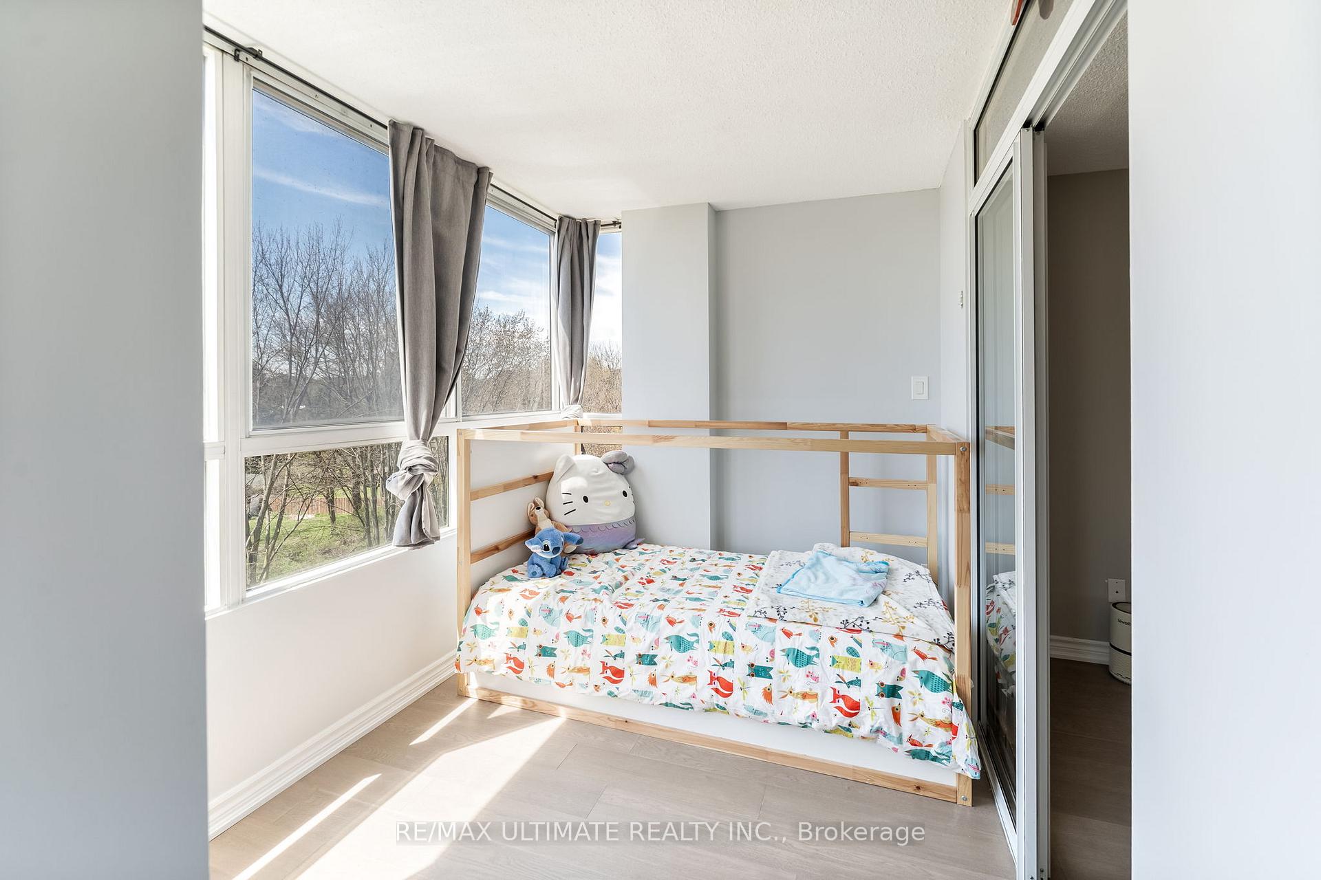 2 Bedrooms Condo at 1485 Lakeshore,  Mississauga For sale