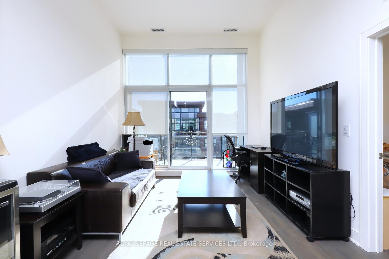 2 Bedrooms Condo at 1575 Lakeshore, Mississauga For sale