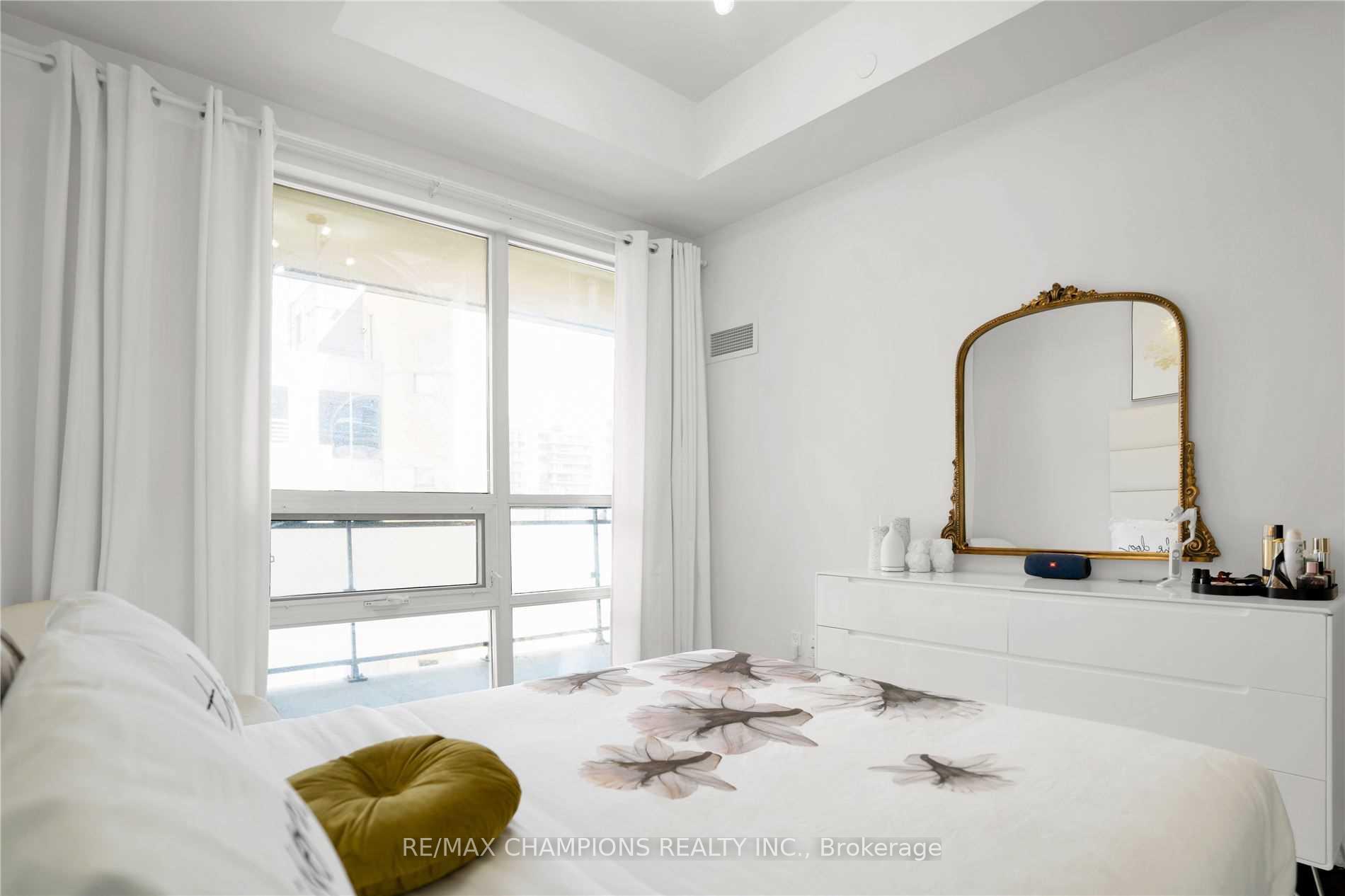 2 Bedrooms Condo at 460 Adelaide,  Toronto For sale