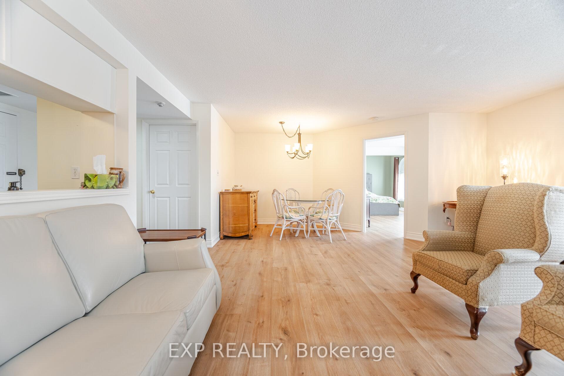 2 Bedrooms Condo at 216 Plains, Burlington For sale
