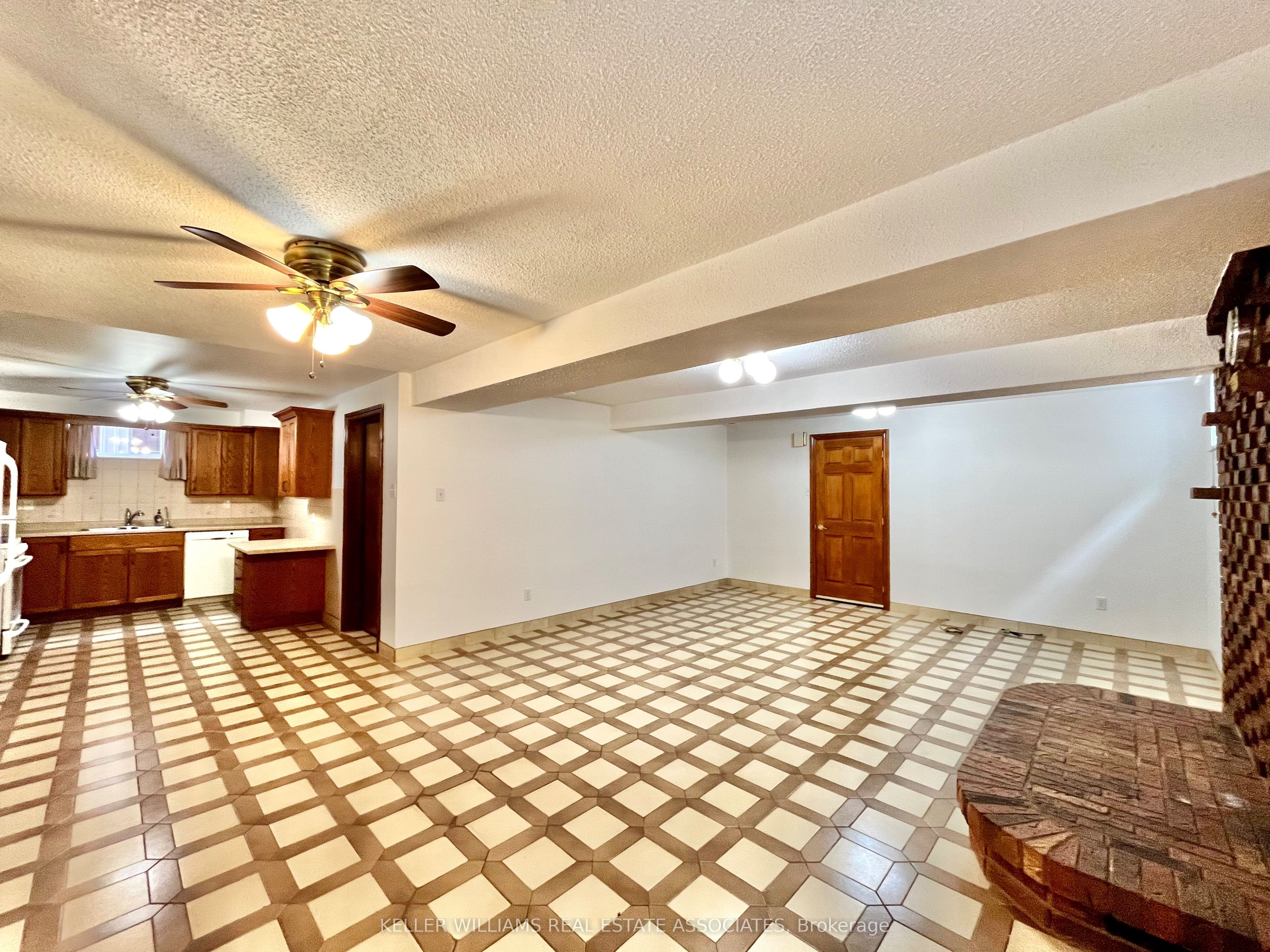 39 Lisgar Court, #Lower