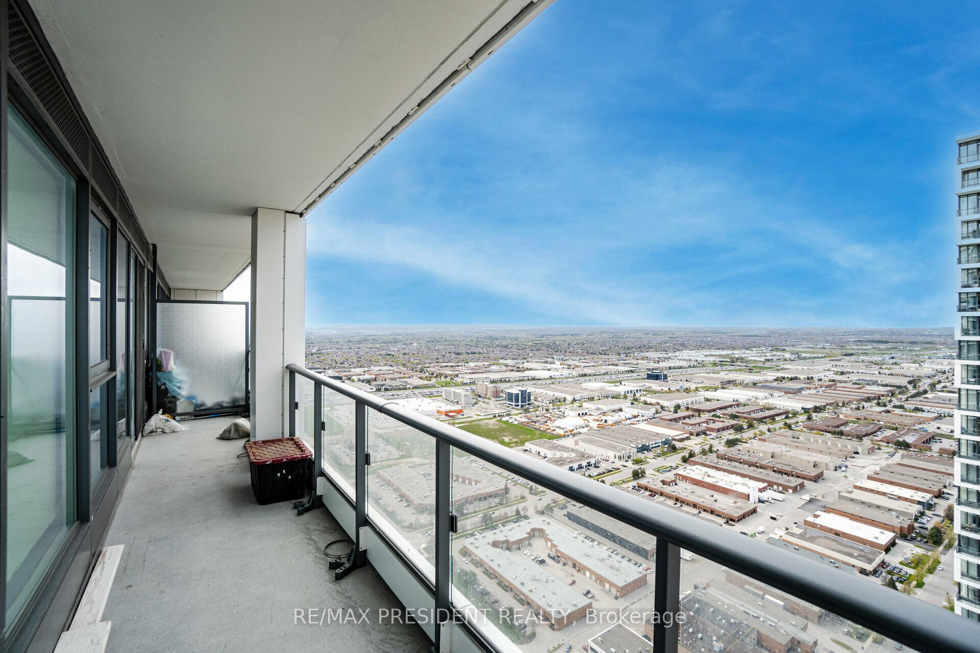 3 Bedrooms Condo at 5 Buttermill, Vaughan For sale