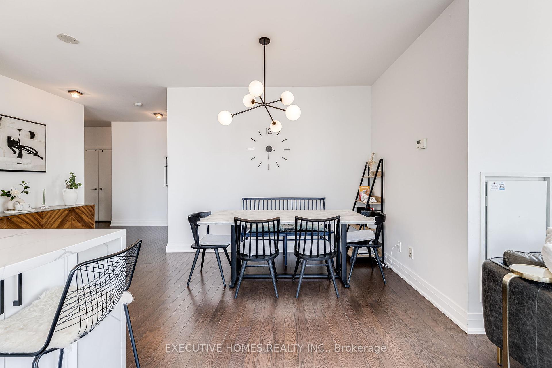 2 Bedrooms Condo at 80 John,  Toronto For sale