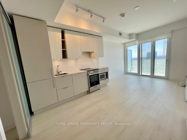 2 Bedrooms Condo at 3900 Confederation, Mississauga For sale