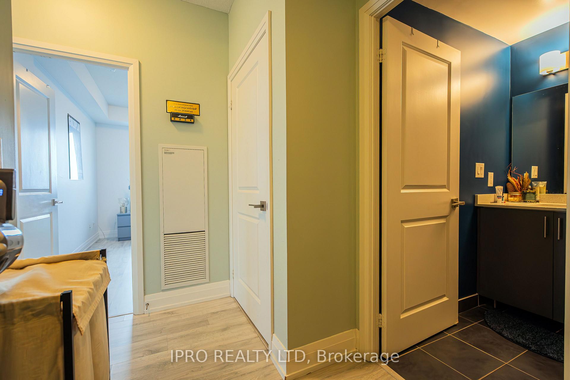 2 Bedrooms Condo at 3600 Hwy 7,  Vaughan For sale